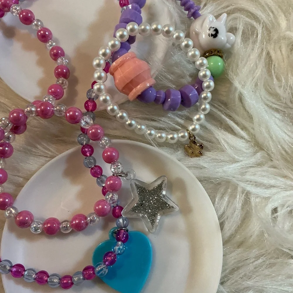 2 necklaces (one Dreamworks Trolls/Poppy) and 2 bracelets for children
